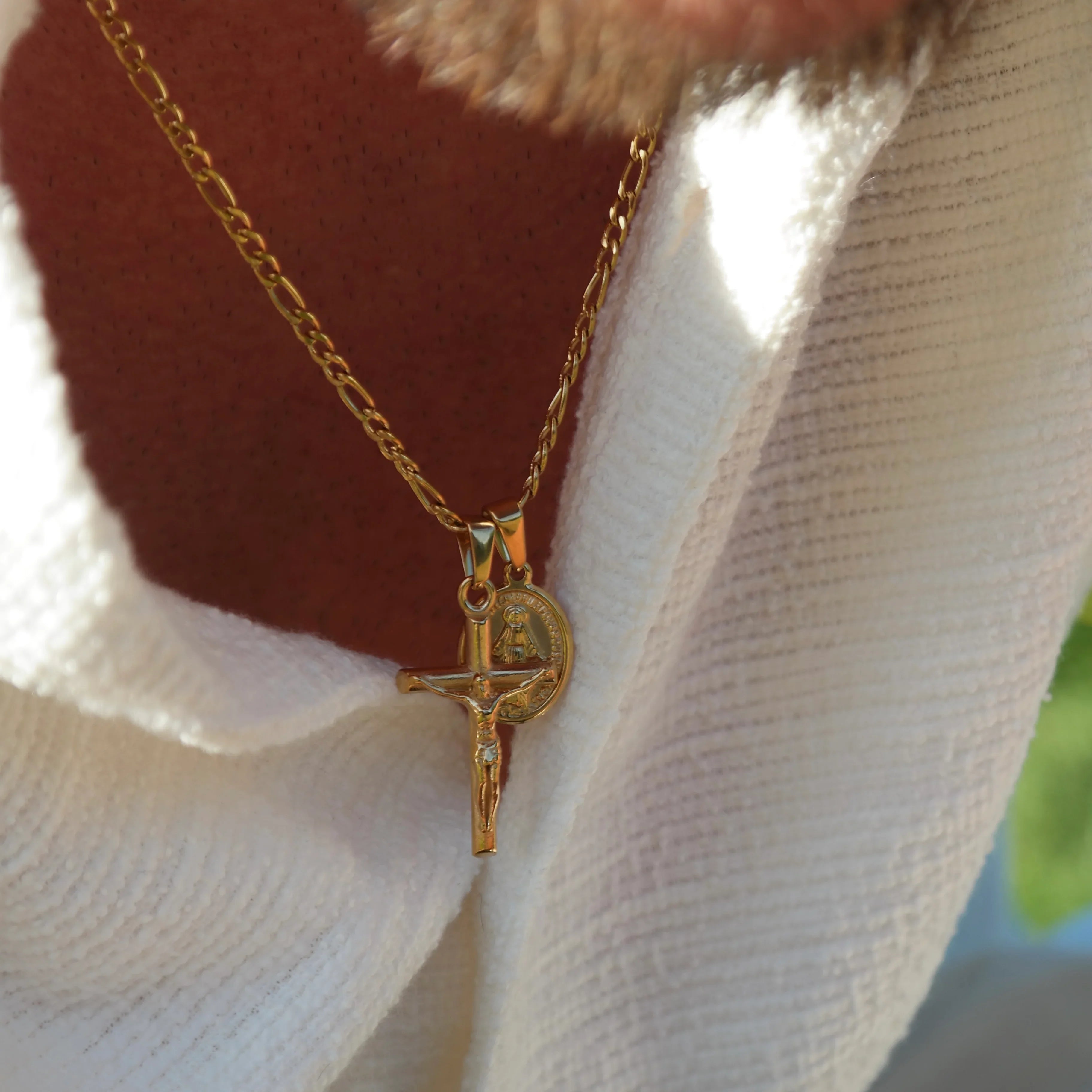 Cross & Mary (gold)