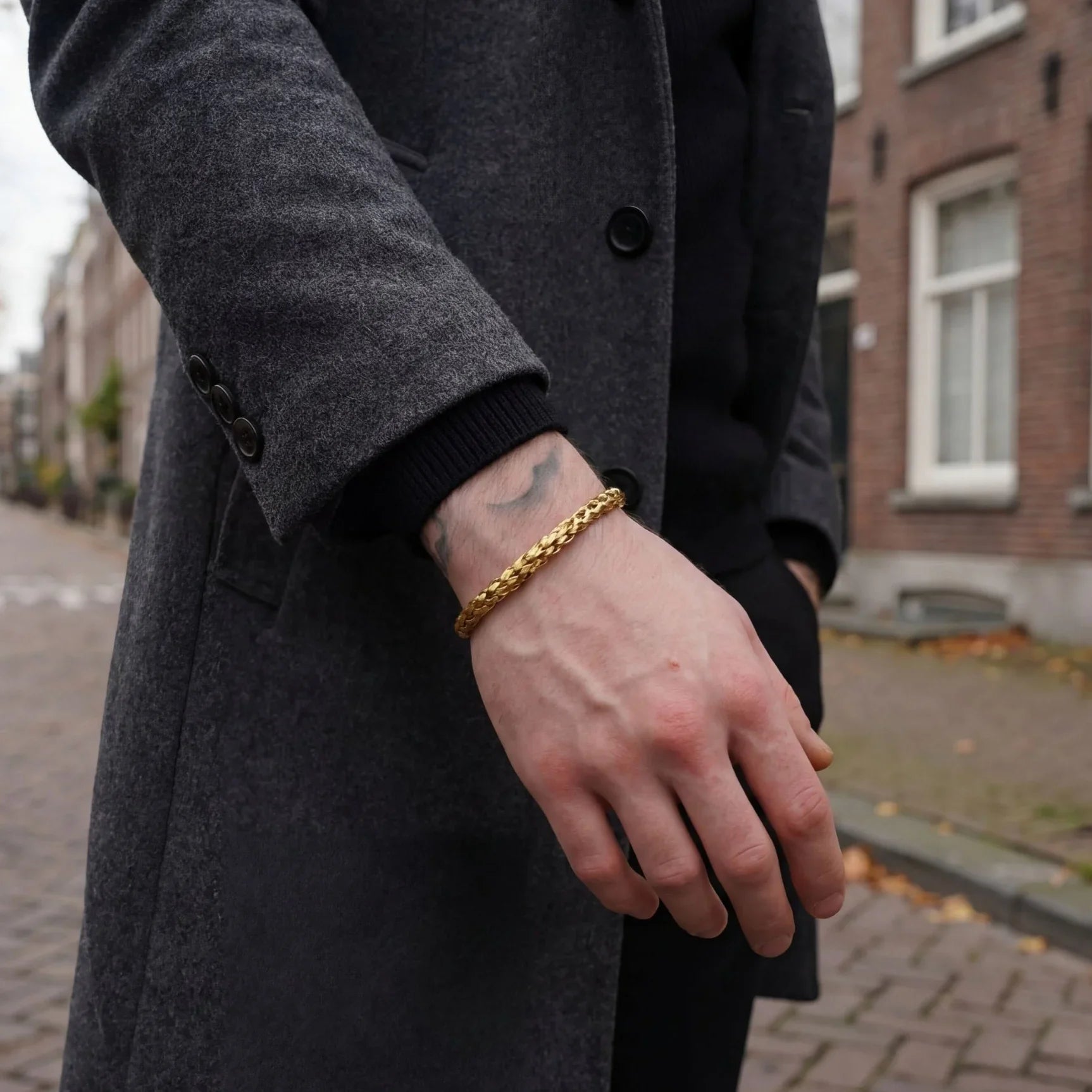 Wire Bracelet (Gold)