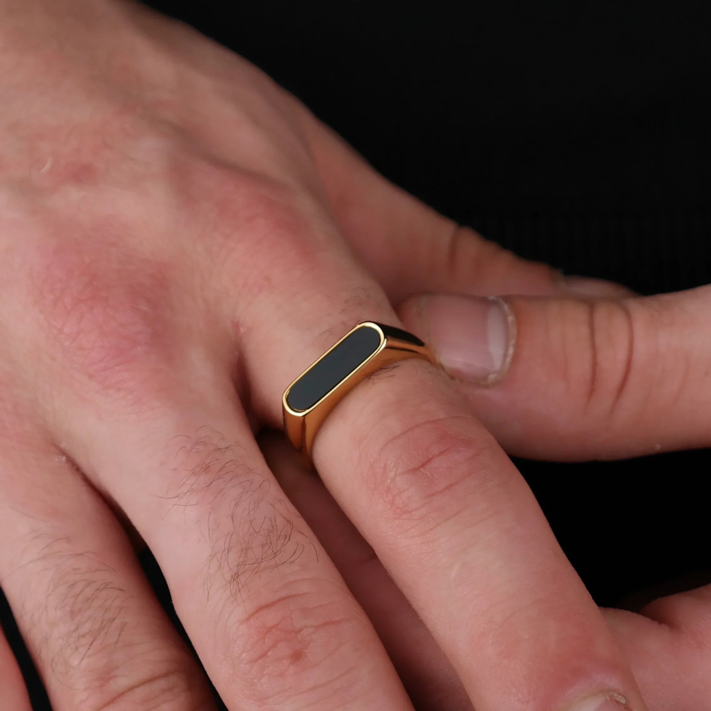 Onyx round Stone ring (gold)