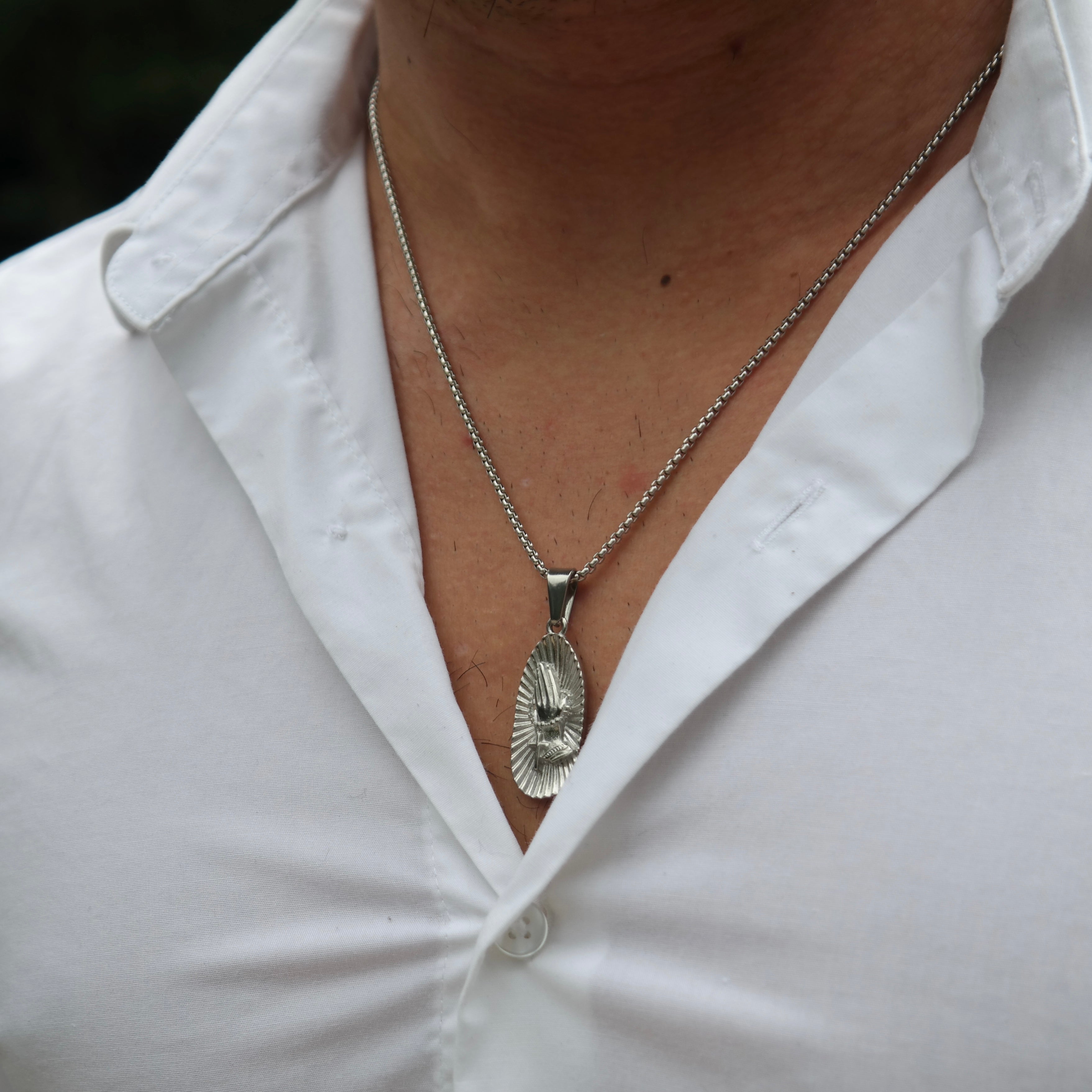 Praying Hands Pendant (silver)
